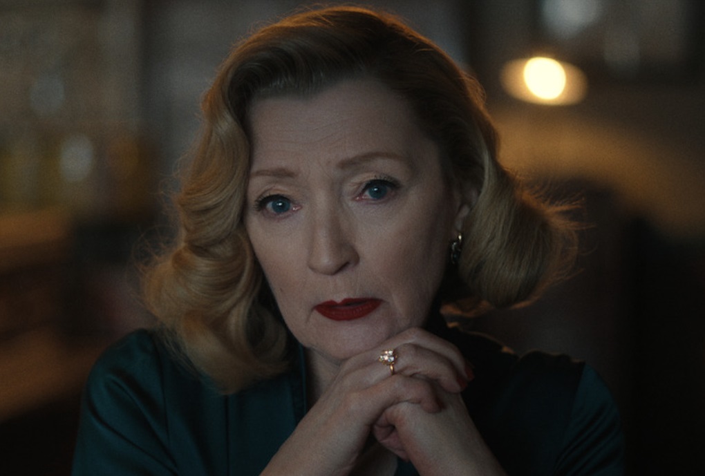 Lesley Manville como Bernice Worden (Foto: Netflix)