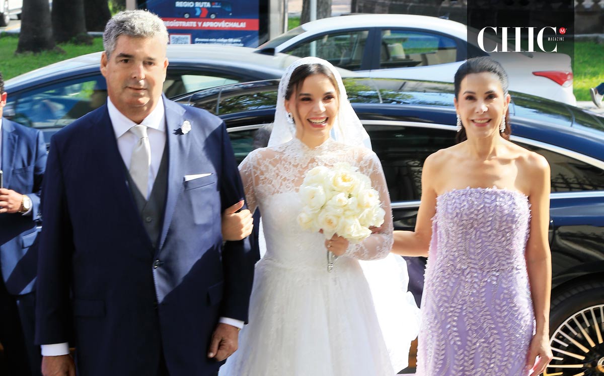 María Garza de León junto a sus papás