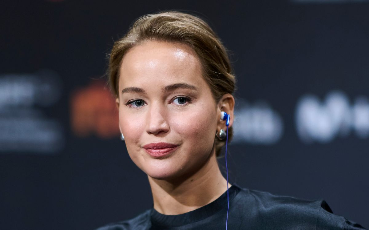El flequillo de Jennifer Lawrence en París marca tendencia: descubre cómo elegir el ideal para tu rostro y resaltar tus ojos (Getty Images)