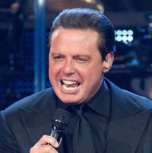 Luis Miguel luce rejuvenecido y feliz al lado de Paloma Cuevas (Getty Images)