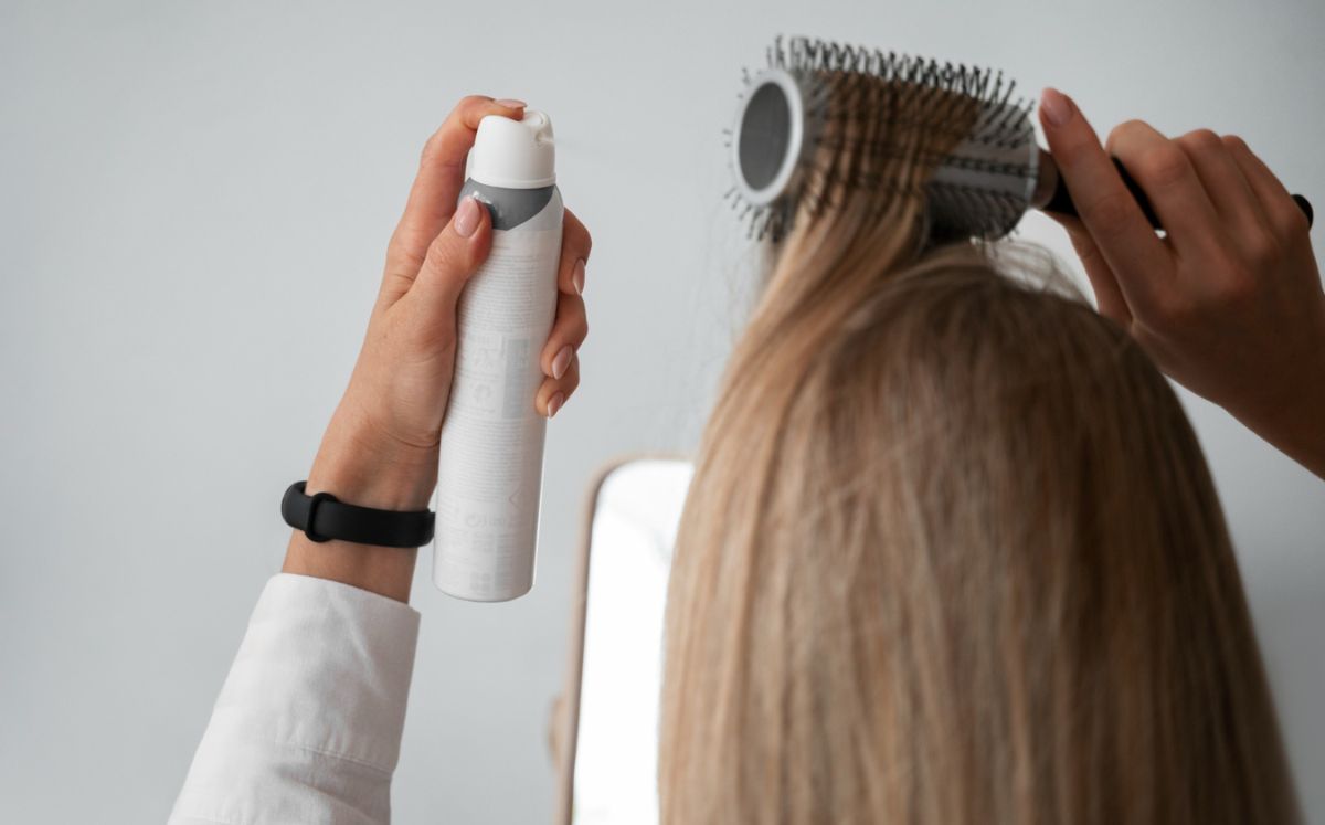 Estos son los beneficios de usar shampoo en seco (Foto: Freepik)