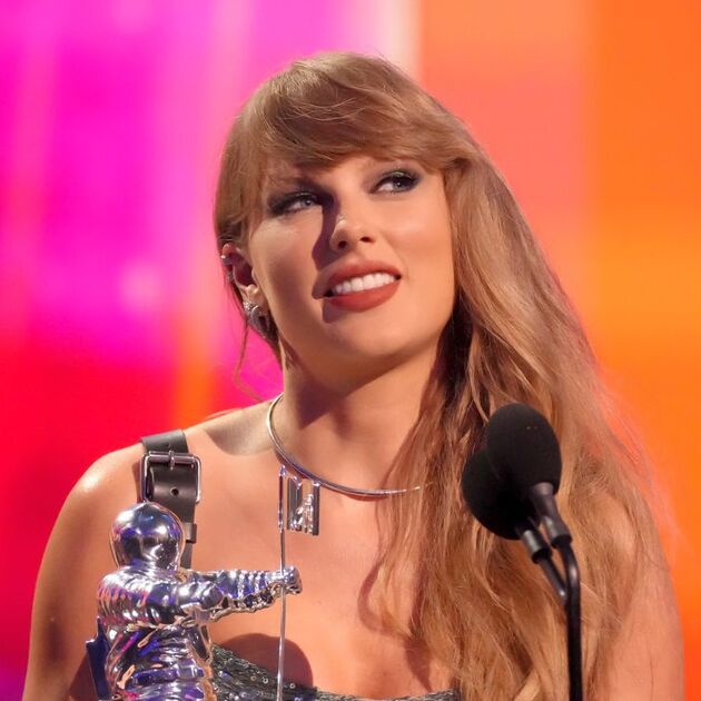 Taylor Swift generó rumores tras reaparecer con un cambio en el rostro durante un programa británico (Getty Images)