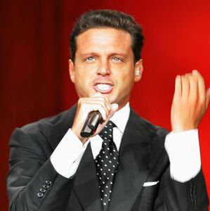 El estilista de Luis Miguel explica los cuidados, tratamientos y detalles detrás del look rejuvenecido (Getty Images)