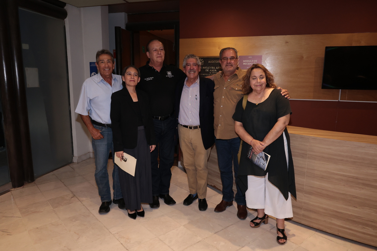 Gabriel, Mariana, Carlos Román, Edmundo, Jorge y Mónica