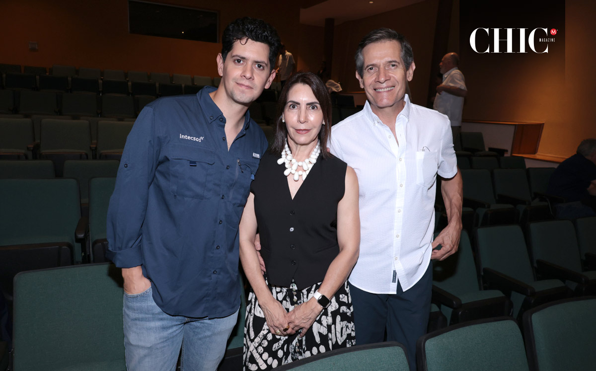Santiago Salas, Cecilia Salas y Manuel González