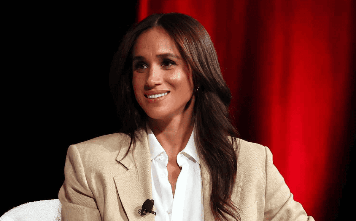Meghan Markle causa polémica tras burlarse de modelo que tropezó en desfile de moda (Foto: Getty Images)