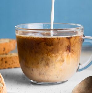 ¿Por qué no es bueno ponerle leche al café? Estos son sus efectos (Foto: Freepik)