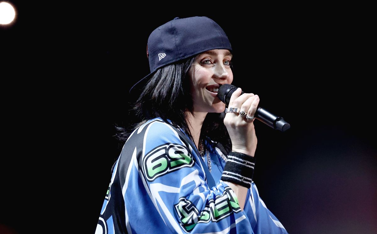 Un fan jaló violentamente a Billie Eilish durante su show en Miami (Getty Images)