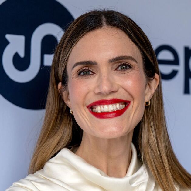 Mandy Moore luce una transformación que ha causado muchos comentarios en redes tras su aparición en los Inspiration Awards 2025 (Getty Images)
