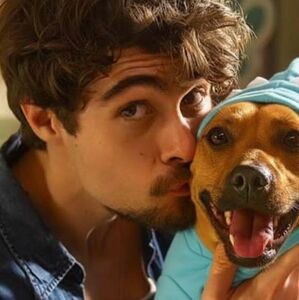 En “Caramelo”, un perro parece sentir la enfermedad de su humano. Descubre qué tan cierto es este instinto canino (Netflix)