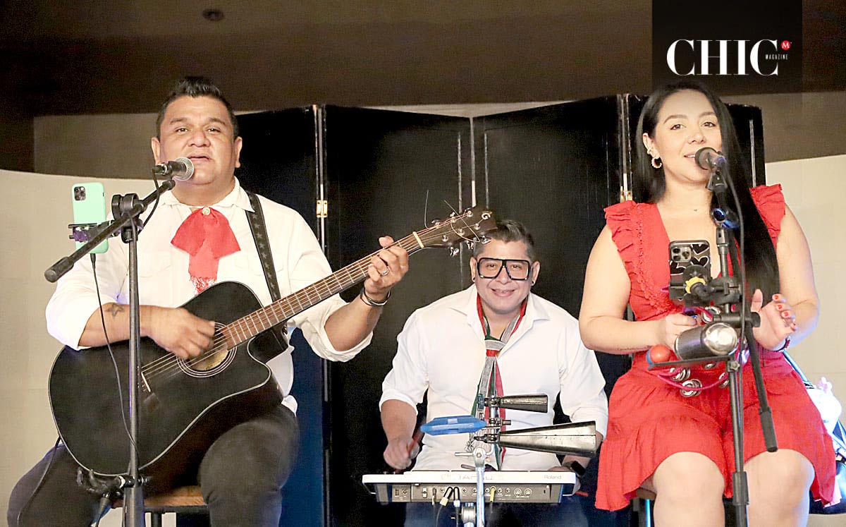 La celebración transcurrió con la presentación del grupo versatil Veneno Acústico