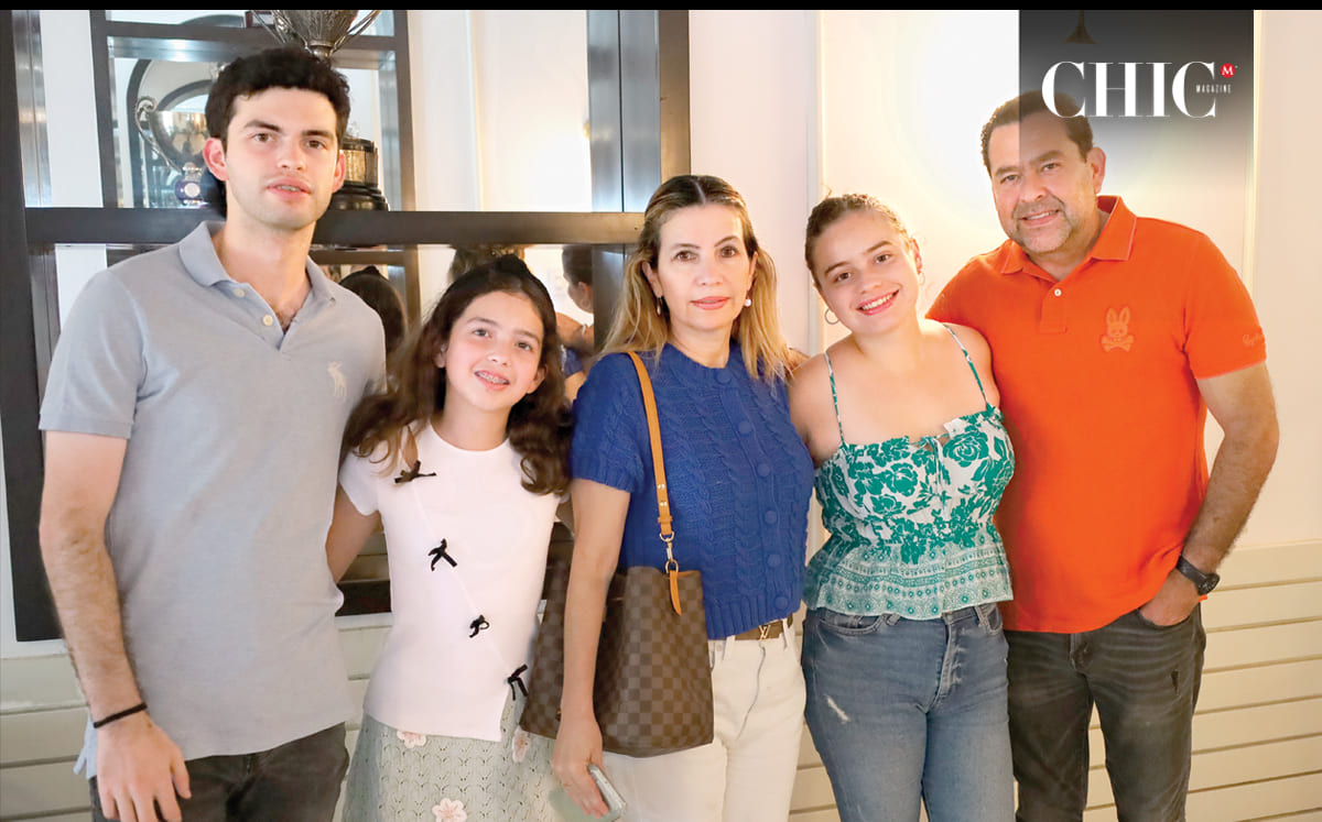 Miliano Gil, María Andrea Gil, Irma Cruz, Ana Regina Gil y Eduardo Gil