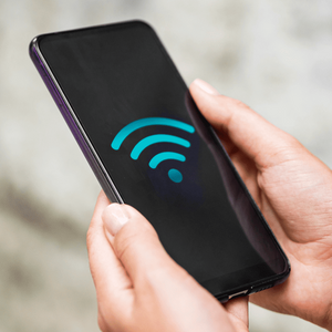 Estas son las razones por las que deberías apagar el WiFi de tu celular al salir de casa (Foto: Freepik)