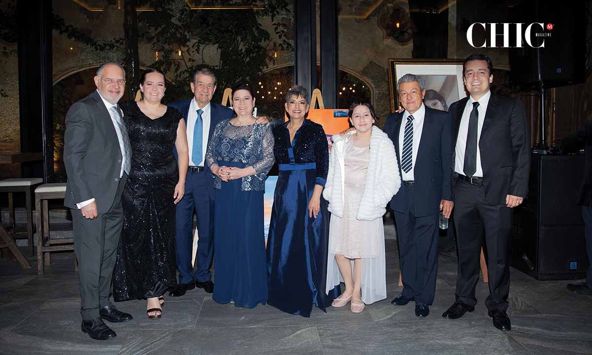 Ignacio Centella, Sara Irma Cervantes, Sara Lama Amador, Ignacio Santillana, Claudia Arámburo, Sara Santillana, Covadonga Santillana y Bularo Peña