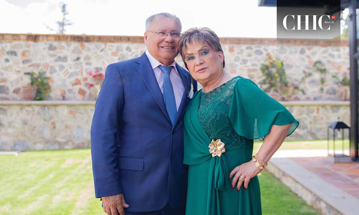 Papás de la novia. Mario Domínguez y Ángeles Devéze