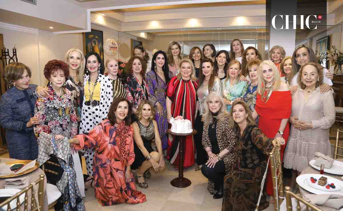 Marina Benavides de Castilla con sus amigas en sus festejo / Fotos: Roberto Alvarado