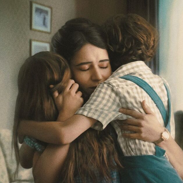 La serie “Nadie nos vio partir” de Netflix, protagonizada por Tessa Ía, deja muchas dudas sobre lo que pasó con los niños (Netflix)