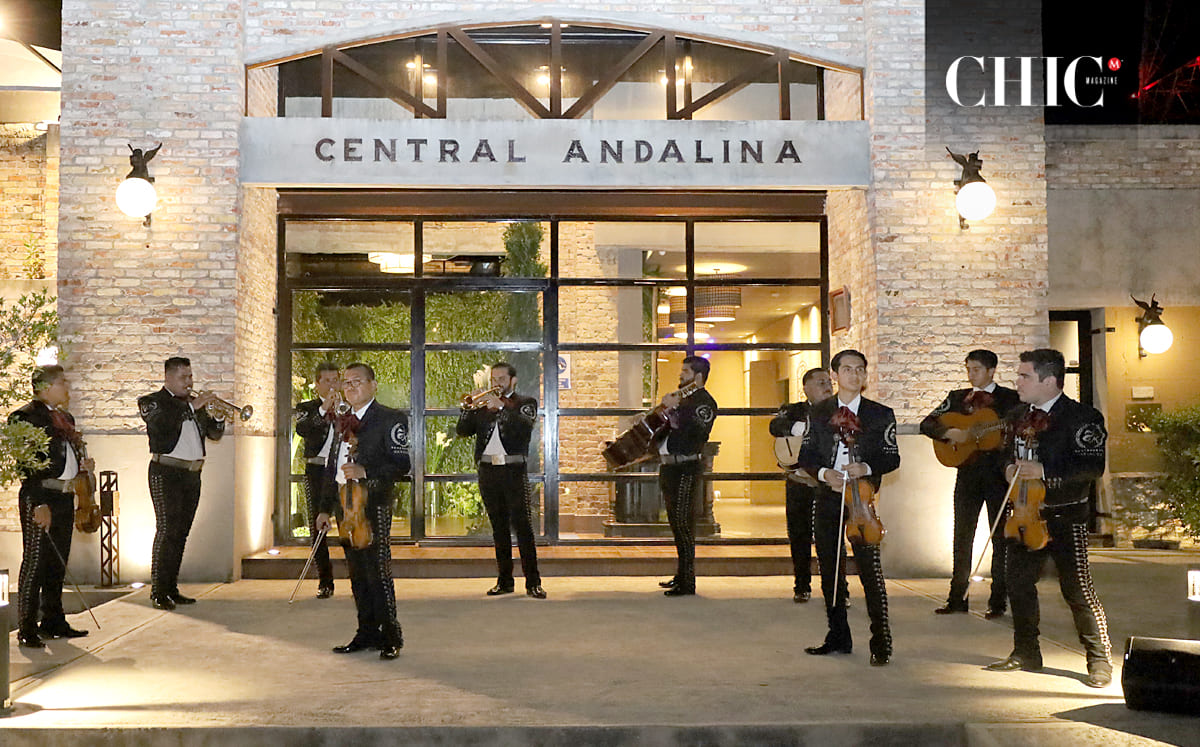 El mariachi estuvo amenizando la noche