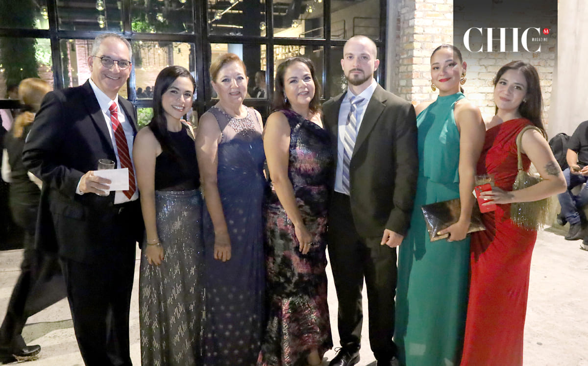 Jesús Zermeño, Erika Montañez, Silvia Lara, Dania Aviña, Eugenio Zermeño, Mariana Argote y Reginza Zermeño