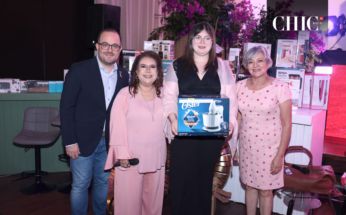 Entregan premios a las ganadoras de la rifa