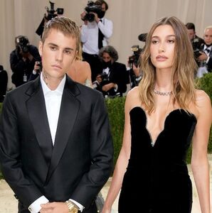 Una fuente cercana a Justin Bieber reveló que el cantante disfrutaría ver a Hailey Bieber enfrentarse a Selena Gomez (Getty Images)