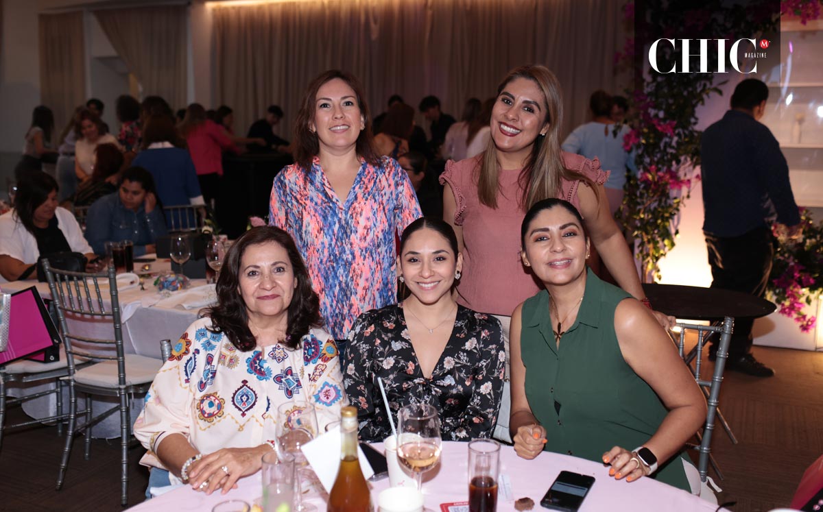 Teresa Frías, Natalia Contreras, Laura Torres, Lorena Torres y Adriana Rodríguez