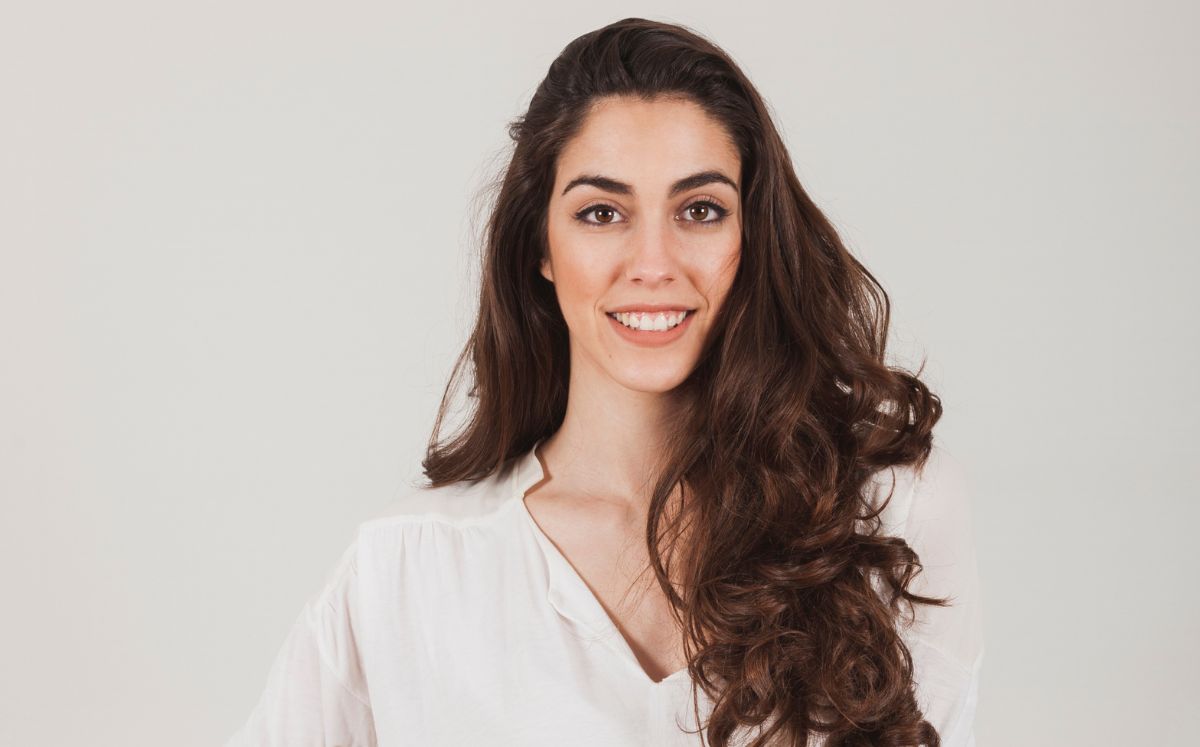 Foto original para cambiar el look con IA (Freepik)