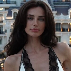 Ella es Rebecca Donaldson, modelo y novia de Carlos Sainz, piloto de Fórmula 1 | (Instagram)