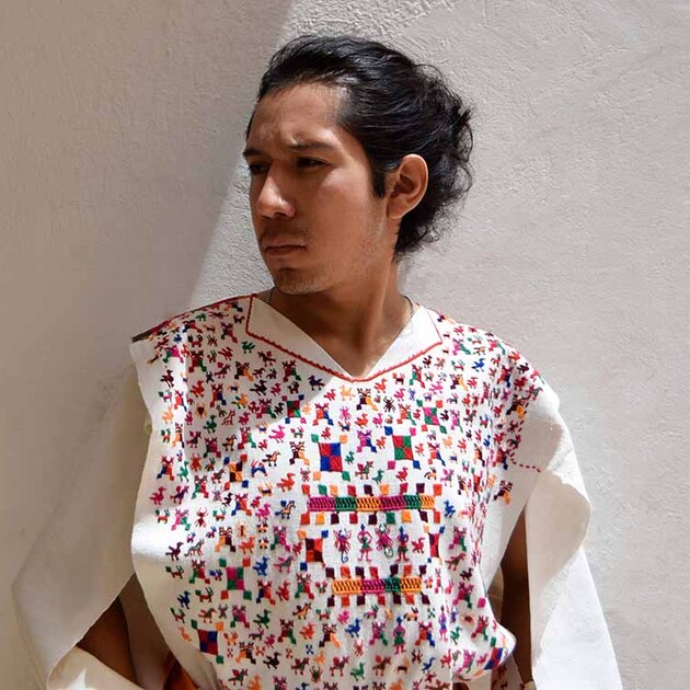 El Chico del Rebozo, como también es conocido, es investigador, diseñador, fotógrafo y artista plástico. (Fotos: Arturo Crisanto)