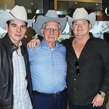 Mike Flores, Florencio Flores y Miguel ángel Flores. Fotos: Roberto Alvarado