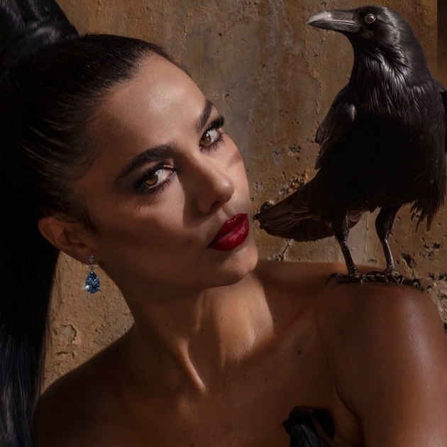 Connie Dávalos encarna a una Morticia contemporánea: poderosa, maternal y enigmática / Fotos: Jesús De La Cruz
