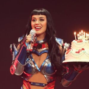 Katy Perry celebró su cumpleaños con una broma que le ha generado críticas (IA)