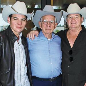 Mike Flores, Florencio Flores y Miguel ángel Flores. Fotos: Roberto Alvarado