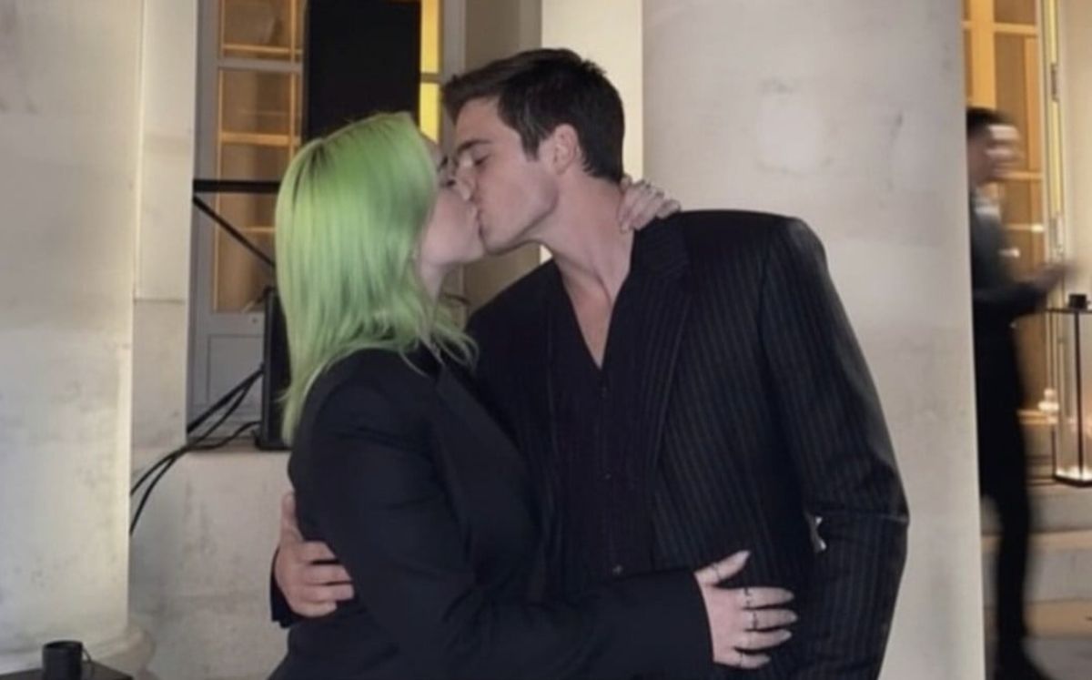 Billie Eilish y Jacob Elordi besándose (X)