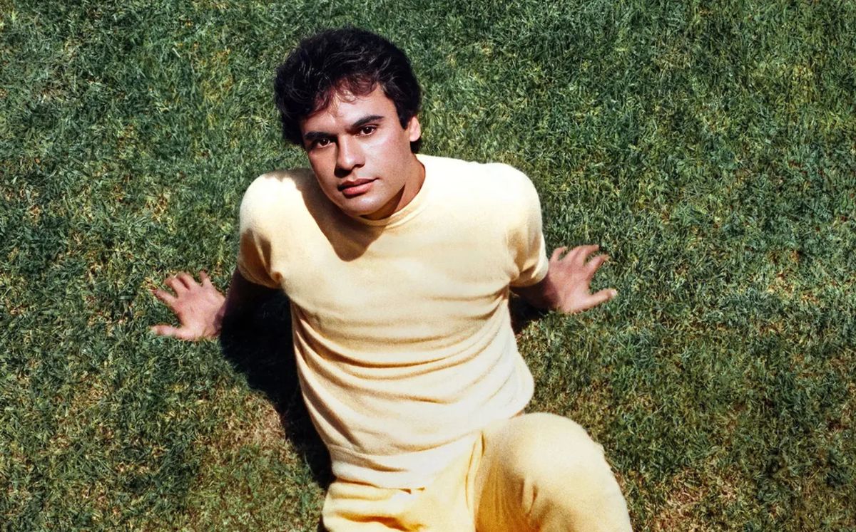 A casi una década de su muerte, el legado de Juan Gabriel sigue generando millones. Descubre quién heredó su fortuna y cuánto vale hoy (Netflix)
