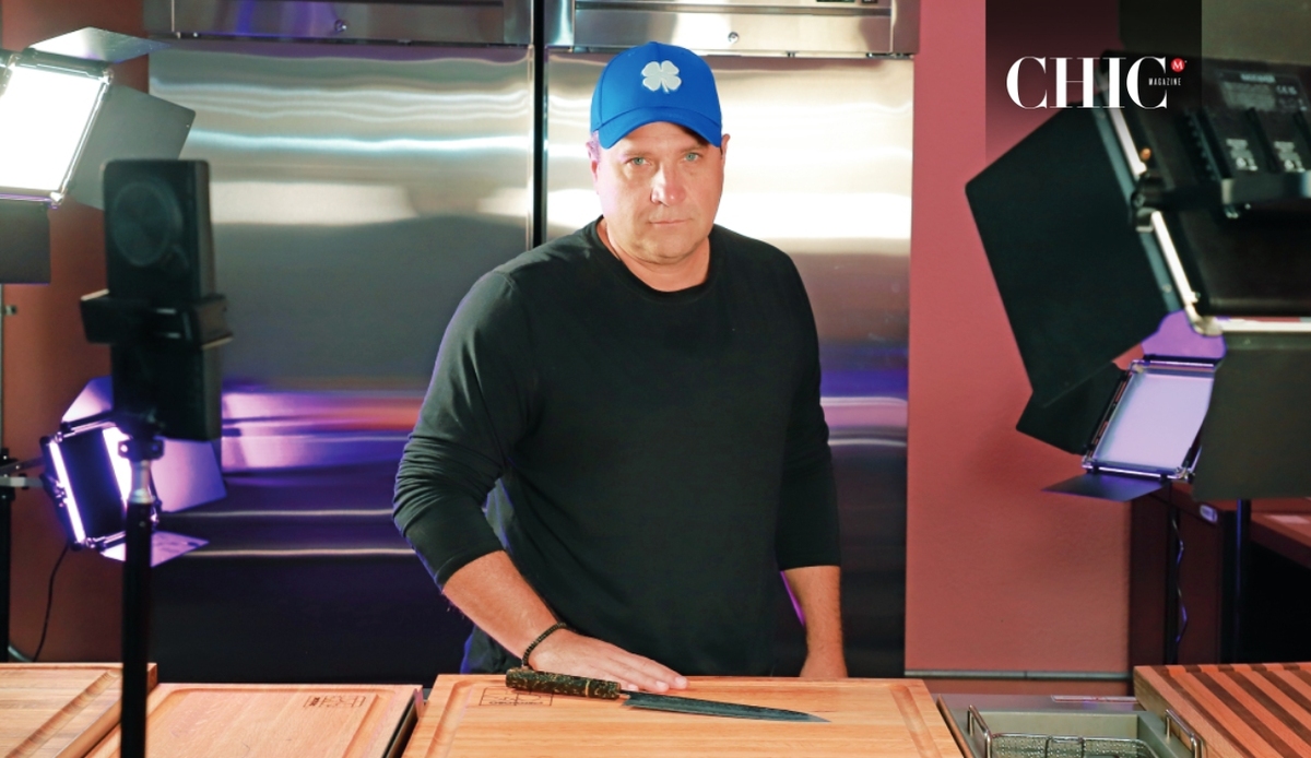 En su estudio, Patoa vida a las recetas que han conquistado a miles, combinando creatividad, sabor y pasión por la cocina