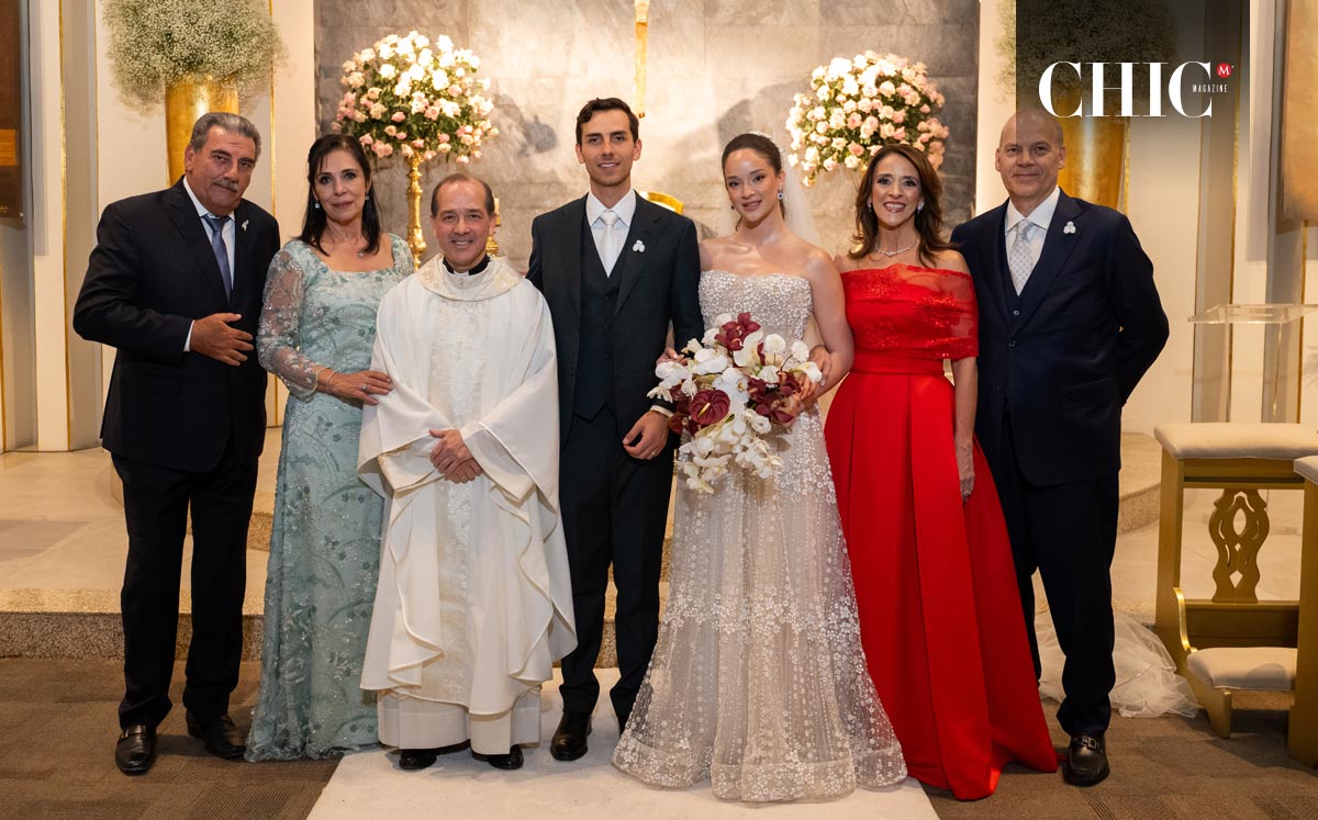 Los novios acompañados por sus padres