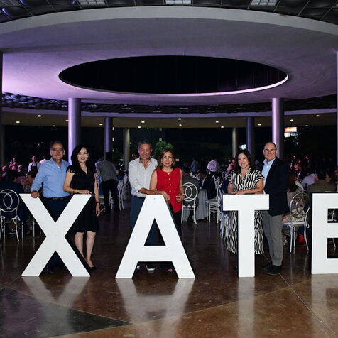 Miguel Wong, Verónica Casas, Alberto Allegre, Juanny Alonso, Diana y Agustín Hernández