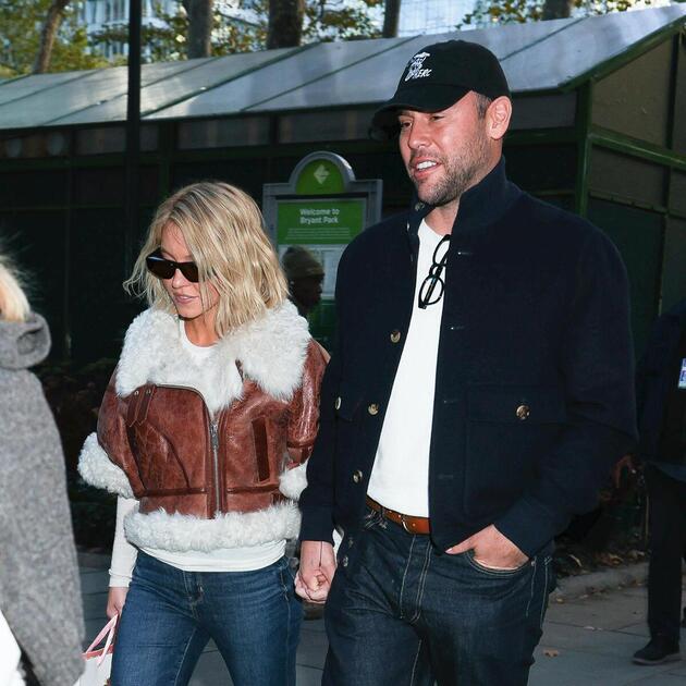 Sydney Sweeney y Scooter Braun caminando juntos en Nueva York (Getty Images)