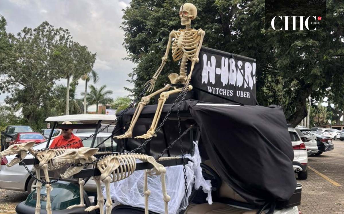 Las golfistas decoraron creativamente sus carritos de golf