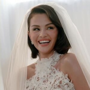 Karla Sofía Gascón explicó el verdadero motivo de su ausencia en la boda de Selena Gomez y Benny Blanco (Getty Images/Instagram)