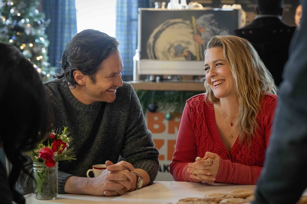 Alicia Silverstone es Kate y Oliver Hudson es Everett (Foto: Netflix)