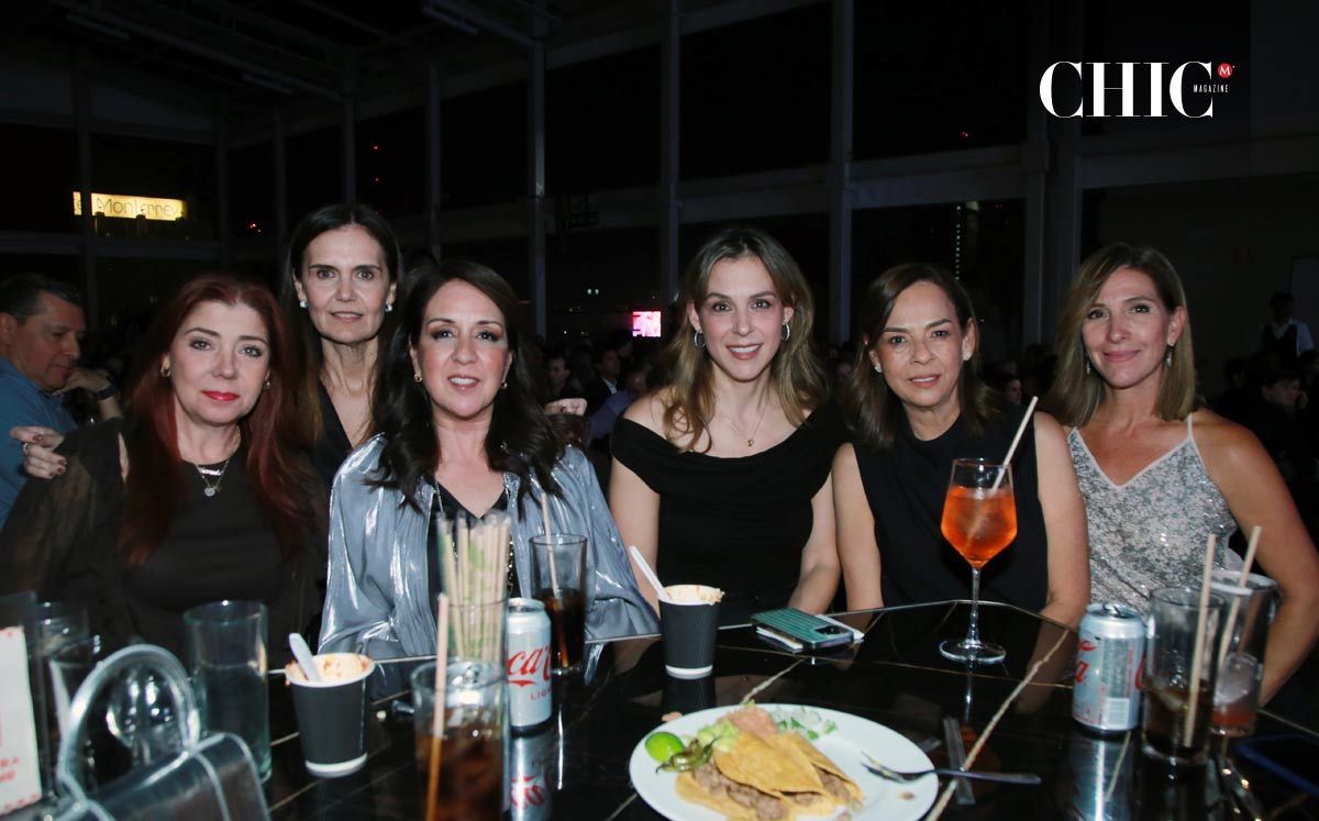 Ana de Elizondo, Claudia Mena de Benítez, Rocío de Lozano, Alejandra Elizondo, Emma Madero y Claudia Elizondo