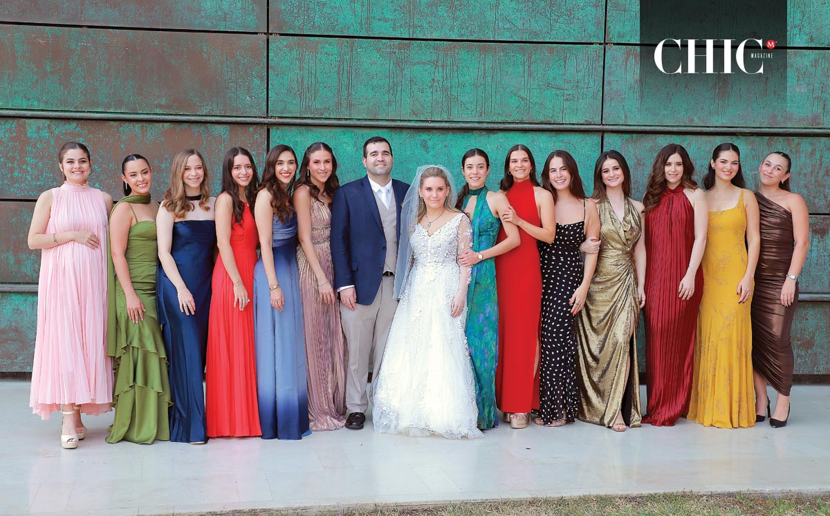 Los novios junto a las mejores amigas de Dana