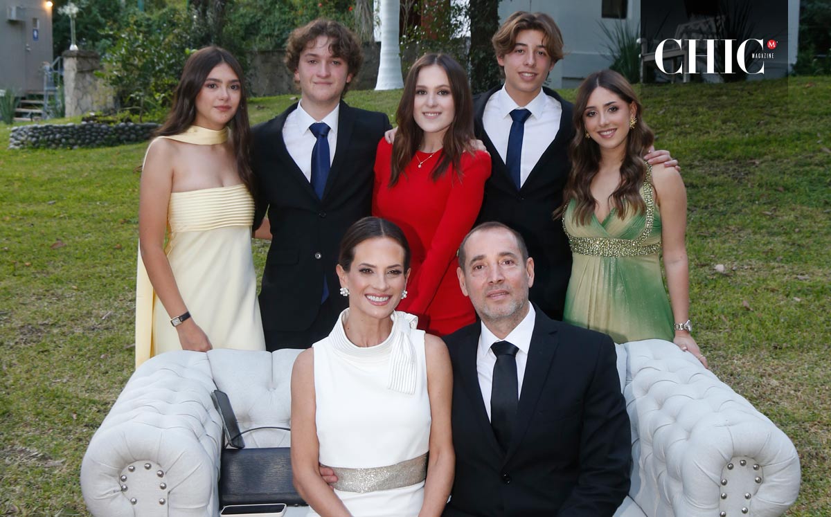 Regina Domene, José Domene, Eva Domene, Sergio Imaz y Paulina Imaz junto a los novioS