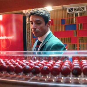 El robo de 160 millones en el sorteo Melate 2012 inspiró la serie mexicana “Me late que sí” (Netflix)