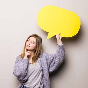 En TikTok se ha popularizado un reto que invita a hablar durante un minuto sin usar muletillas. (Foto: Freepik)