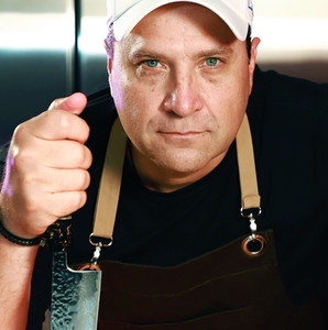 Auténtico, creativo y lleno de sabor,así es Pato Lobo, quien ha conquistado a miles con sus irresistibles botanas  / Foto: Omar Valdez