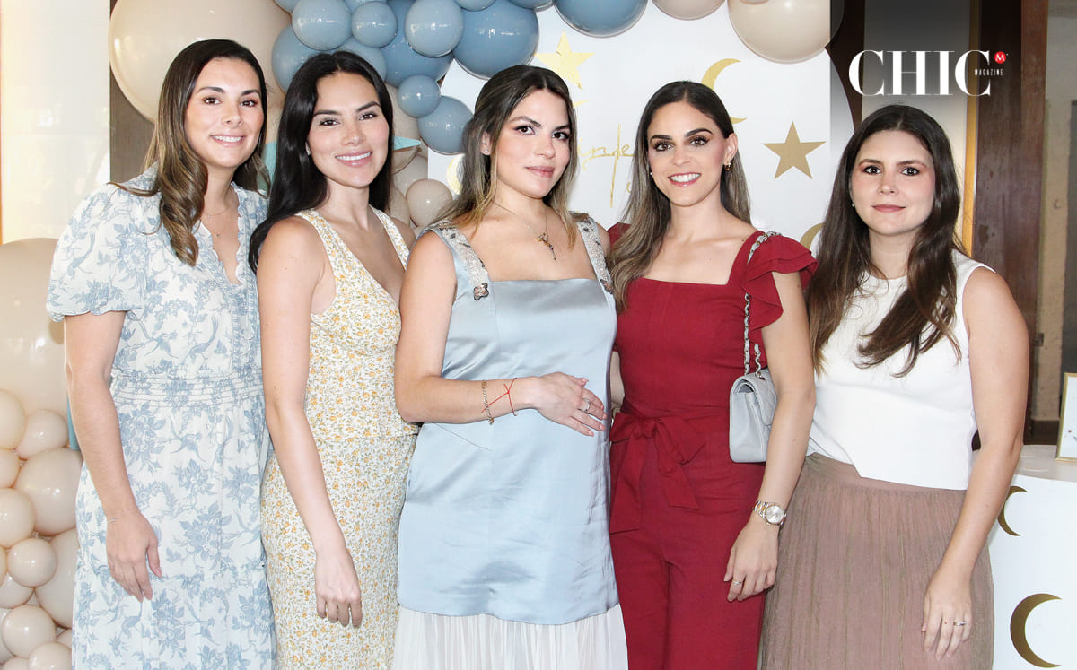 Elsa de Altamirano, Patricia Ramirez, Cecilia Altamirano, Mariana Moses y Mariana Mina