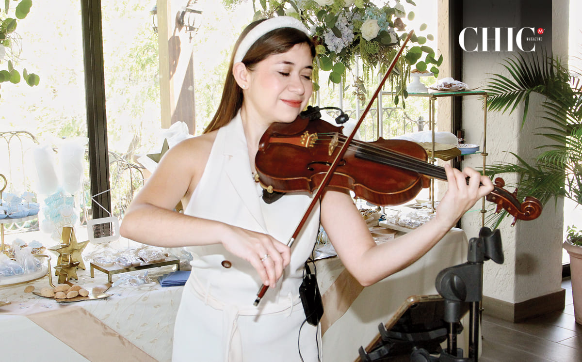 La mañana fue amenizada por Melisa Rueda, quien con su violín dio un toque de elegancia a la reunión